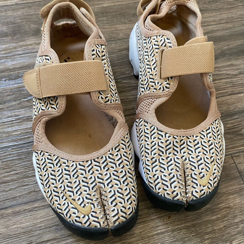 Nike Tan and Black Sneakers with Modern Design